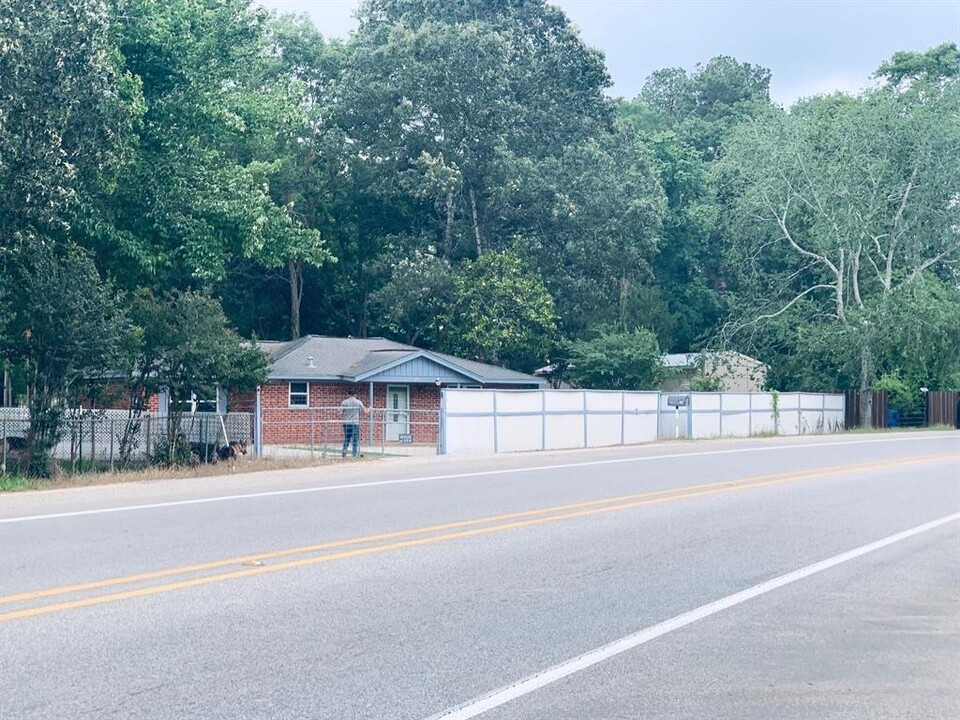 26745 FM 2090 in Splendora, TX - Building Photo
