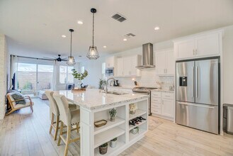 1381 Larkspur Dr in Rocklin, CA - Building Photo - Building Photo