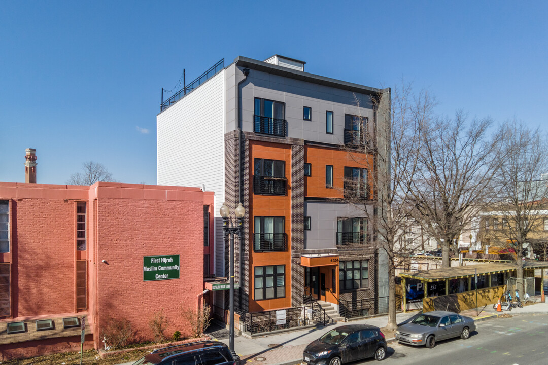 4326 Georgia Ave NW in Washington, DC - Foto de edificio