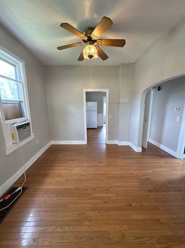 property at 909 8th Ave SE