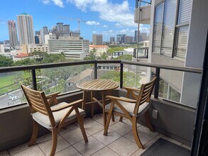 1221 Victoria St in Honolulu, HI - Building Photo - Building Photo