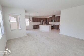 1811 Mattero Ave in Chula Vista, CA - Foto de edificio - Building Photo