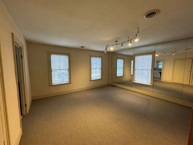 219 N Main St in Hudson, OH - Building Photo - Building Photo