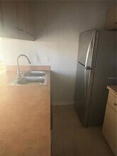 327 Dundee Dr in Kissimmee, FL - Foto de edificio - Building Photo