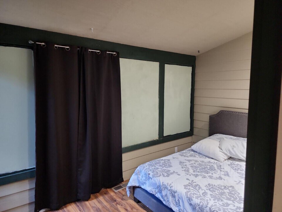 1885 Lacy Ln in Whitefish, MT - Building Photo