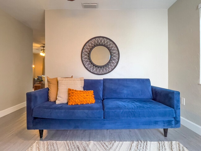 2761 SW 33rd Ave in Miami, FL - Building Photo - Building Photo