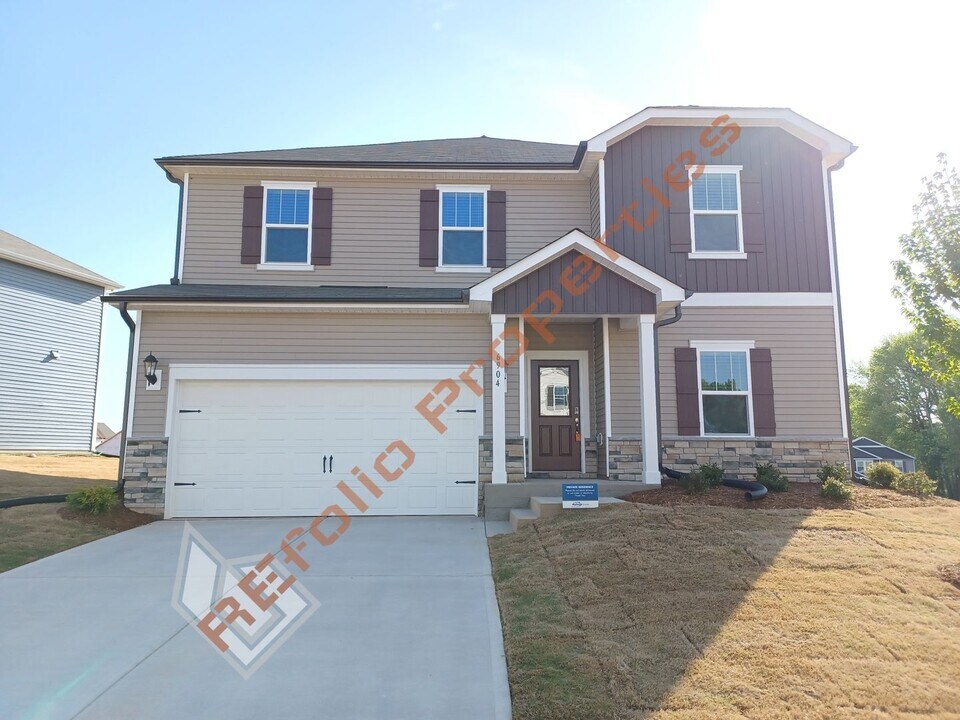 6904 Bedrock Rd in Mebane, NC - Building Photo