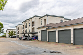 Oxford at Crossroads Centre in Waxahachie, TX - Building Photo - Building Photo