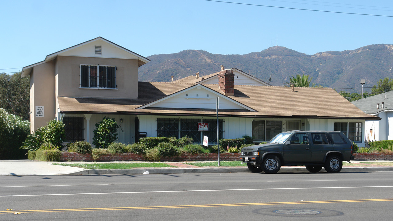 2404-2408 Montrose Ave in Montrose, CA - Building Photo