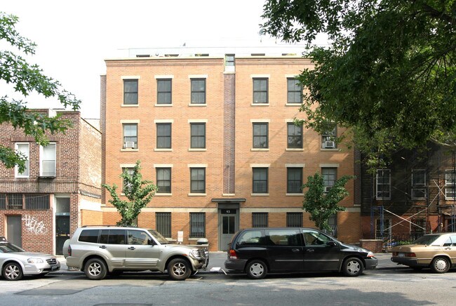 93 Kent St in Brooklyn, NY - Foto de edificio - Building Photo