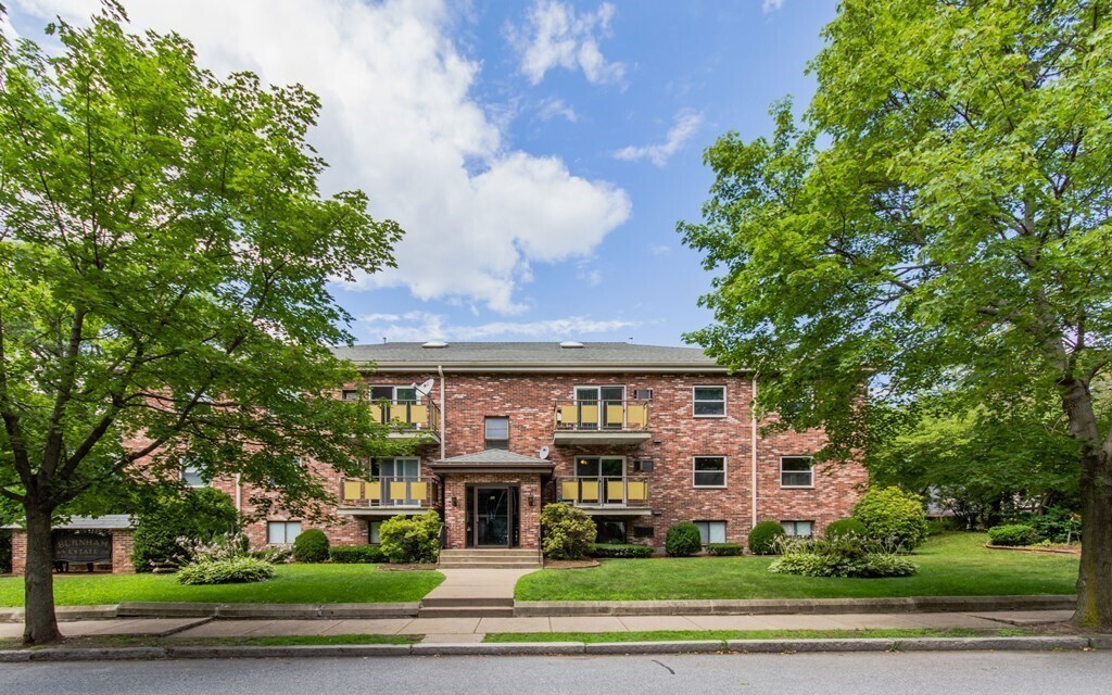 43 Burnham St in Belmont, MA - Building Photo