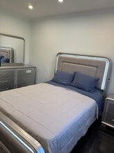 7713 Ditmars Blvd, Unit A1 in East Elmhurst, NY - Foto de edificio - Building Photo