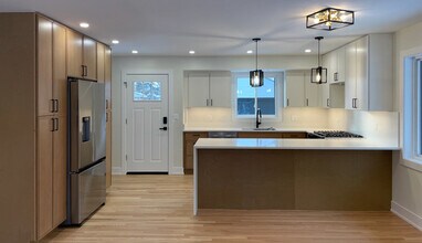 3N446 N Howard Ave in Elmhurst, IL - Building Photo - Building Photo