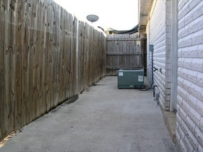 601-613 La Mancha Dr in Edinburg, TX - Building Photo - Building Photo