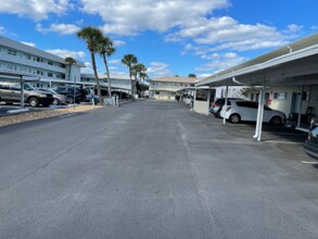 335 Causeway N in New Smyrna Beach, FL - Building Photo - Building Photo