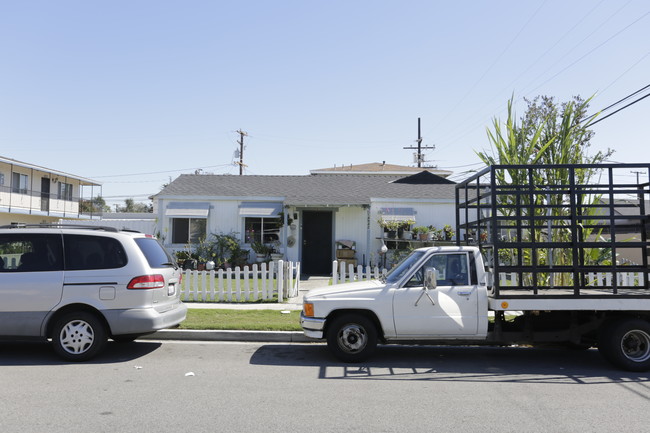 14942 Monroe St in Midway City, CA - Foto de edificio - Building Photo