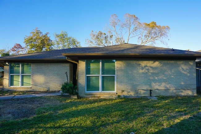 8521 Woodlyn Rd in Houston, TX - Building Photo - Building Photo