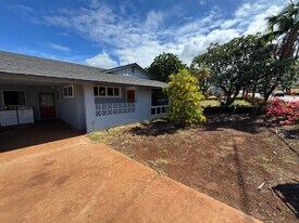 129 Wahikuli Rd in Lahaina, HI - Building Photo