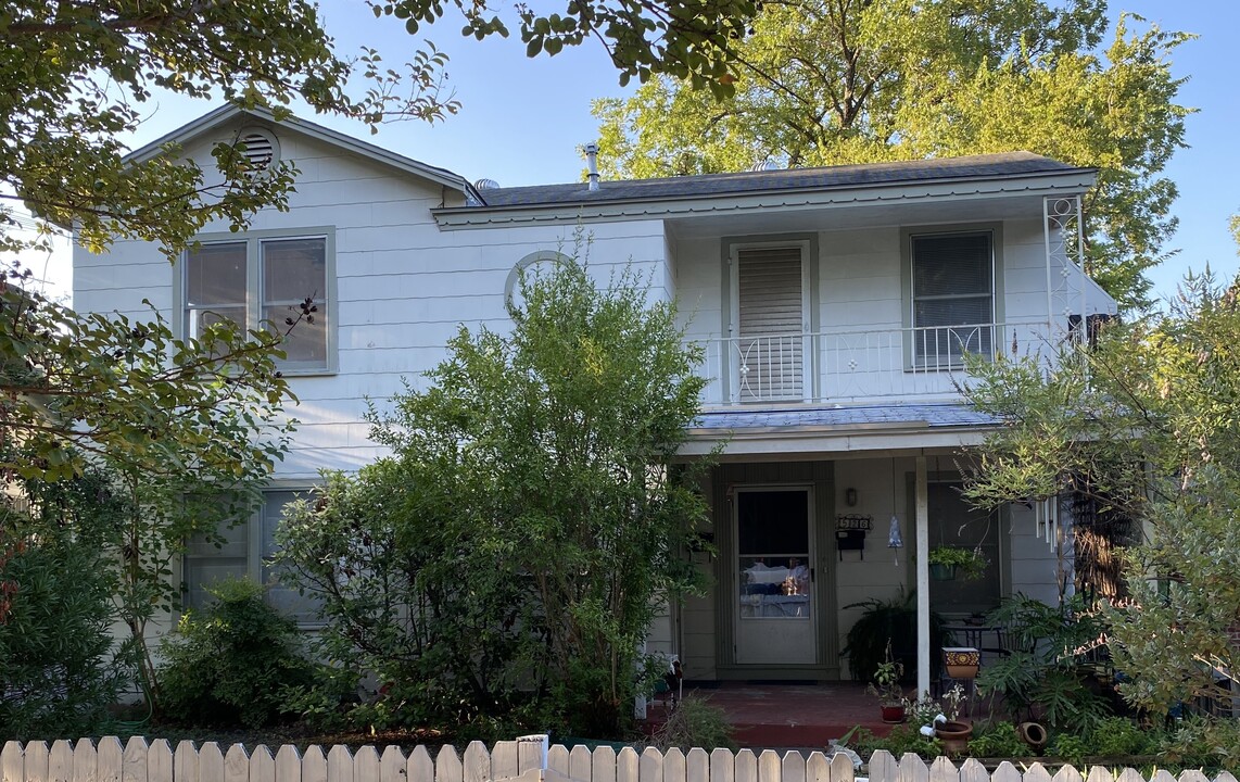 528 Fulton Ave in San Antonio, TX - Building Photo