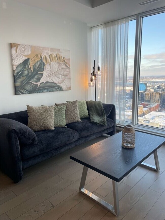 1275 Rue de la Montagne in Montréal, QC - Building Photo - Building Photo