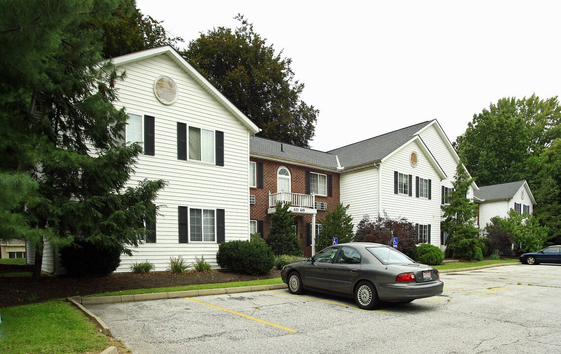 Magnolia Manor in Painesville, OH - Foto de edificio