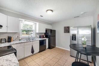 1204 Glenarden Dr in Rock Hill, SC - Foto de edificio - Building Photo