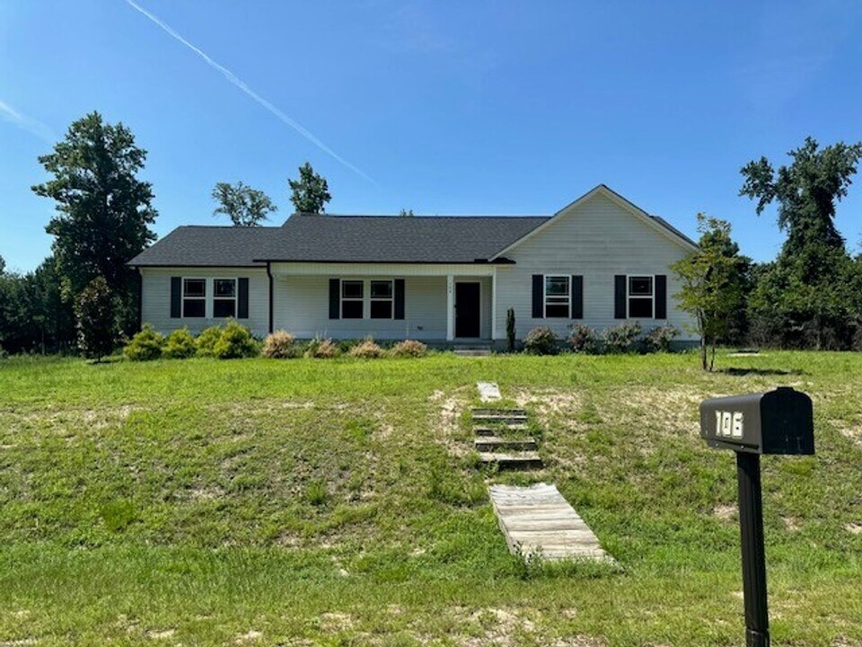 106 Fern St in Dudley, NC - Building Photo