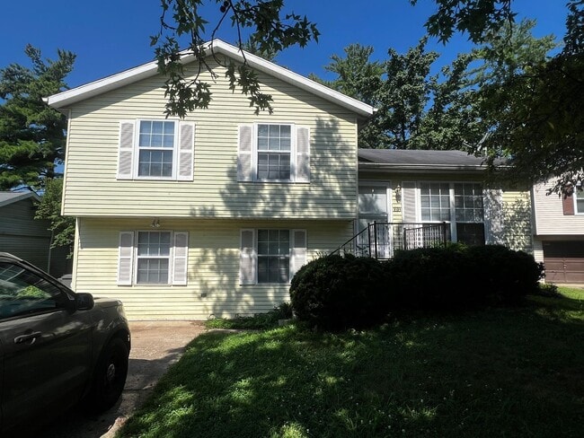 property at 1618 S Pinestone Ct