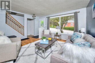 196 Walker St in Cambridge, ON - Building Photo - Building Photo