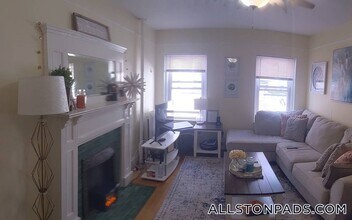 1307 Commonwealth Ave in Boston, MA - Building Photo - Building Photo
