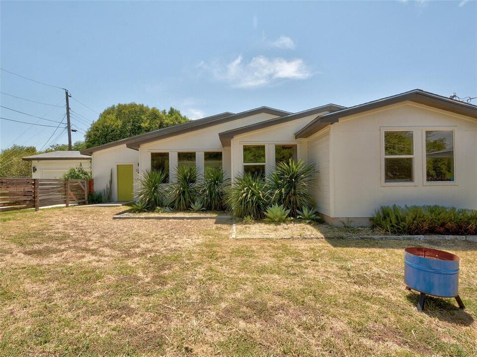 1009 Matthews Ln in Austin, TX - Building Photo
