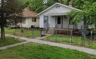 1827 SW Cherokee St in Topeka, KS - Building Photo