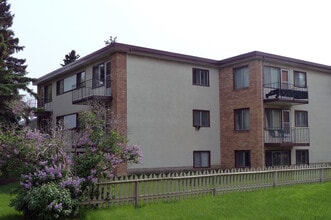 Jasmine Court in Edmonton, AB - Building Photo - Building Photo