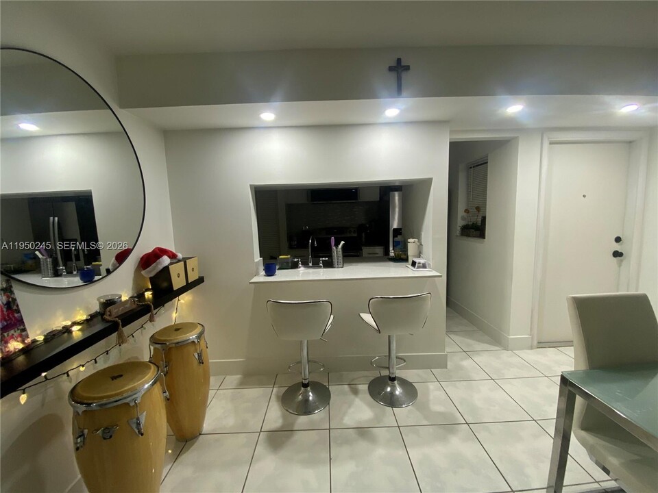 9706 Hammocks Blvd in Miami, FL - Building Photo