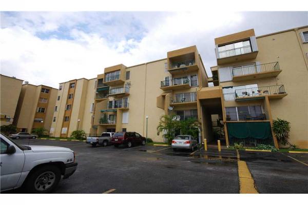 Towers of Westland Condominiums in Hialeah, FL - Building Photo