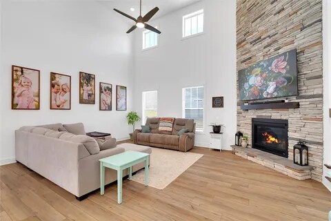 109 Founders Blvd in Central, SC - Foto de edificio - Building Photo