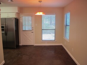 407 W Elizabeth St in Austin, TX - Building Photo - Building Photo