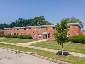 Emerald Village Apartments in Willoughby, OH - Building Photo - Building Photo