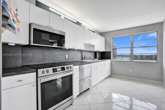 2851 NE 183rd St in Aventura, FL - Building Photo - Building Photo
