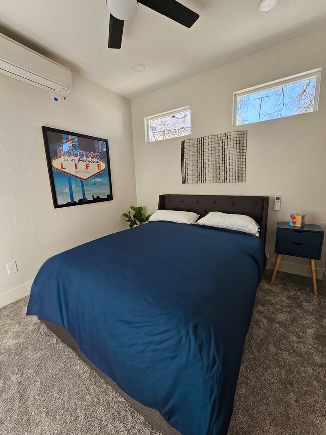 8560 Strong Ave in Orangevale, CA - Foto de edificio - Building Photo