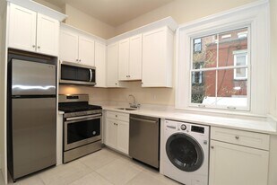 58 8th St in Hoboken, NJ - Building Photo