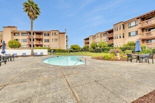 465 Fathom Dr in San Mateo, CA - Building Photo