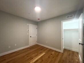 199 Boylston St, Unit 1 in Brookline, MA - Foto de edificio - Building Photo