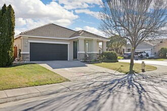 2326 Canary Dr in Rocklin, CA - Building Photo - Building Photo