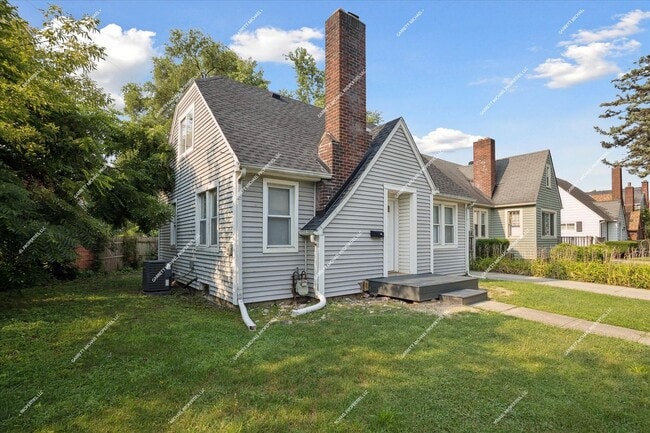 594 Lowell St in Pontiac, MI - Building Photo - Building Photo