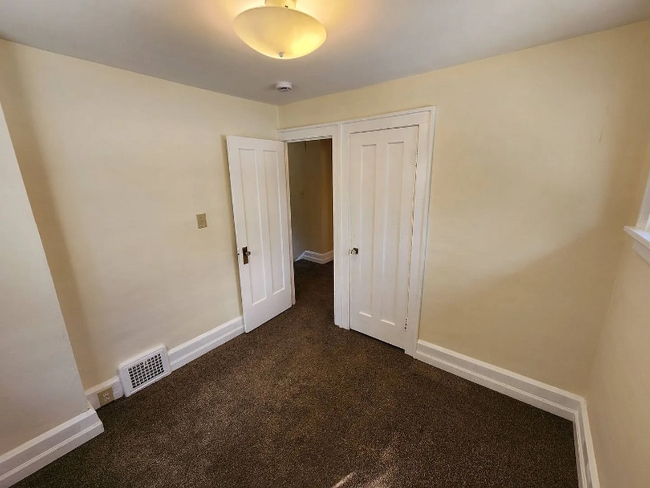 5161 Greenhurst Dr in Maple Heights, OH - Building Photo - Building Photo