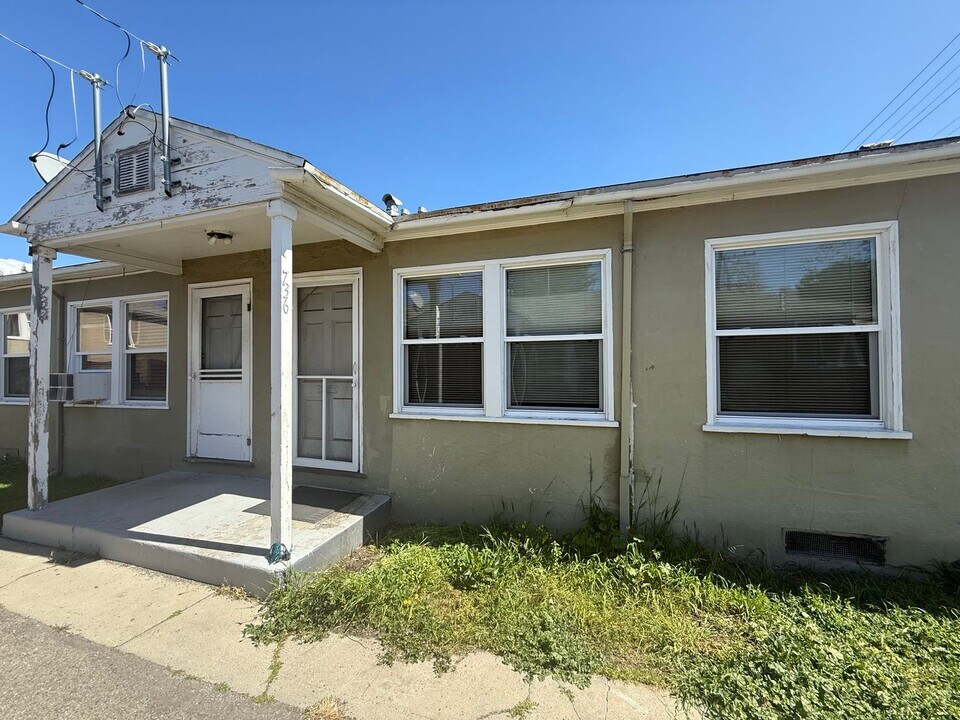 736 Medford Ave in Hayward, CA - Building Photo