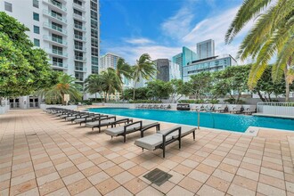 1060 Brickell Ave, Unit 2012 in Miami, FL - Building Photo - Building Photo