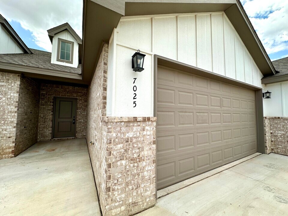 7025 40th St in Lubbock, TX - Building Photo