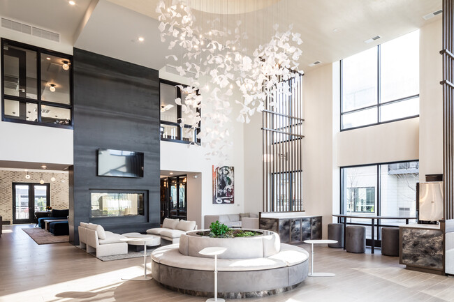 Lumen Fox Valley in Aurora, IL - Foto de edificio - Lobby